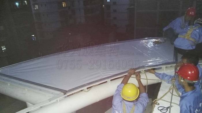 氣枕膜結(jié)構(gòu)膜安裝-燁興膜結(jié)構(gòu) 氣枕膜結(jié)構(gòu)膜安裝.jpg