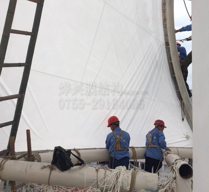 膜結(jié)構(gòu)氣枕安裝-燁興膜結(jié)構(gòu) 膜結(jié)構(gòu)氣枕安裝.jpg